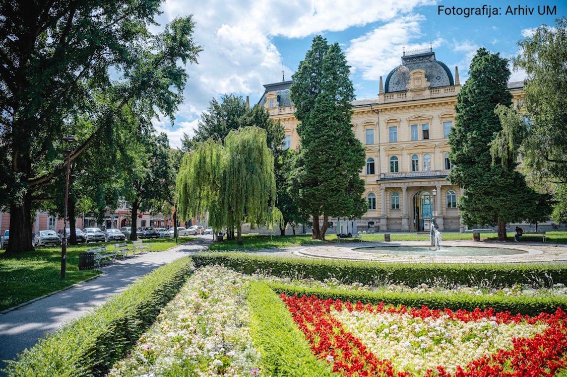 PET DESETLETIJ – DEVET OSEBNOSTI: Razstava portretov rektorjev Univerze v Mariboru
